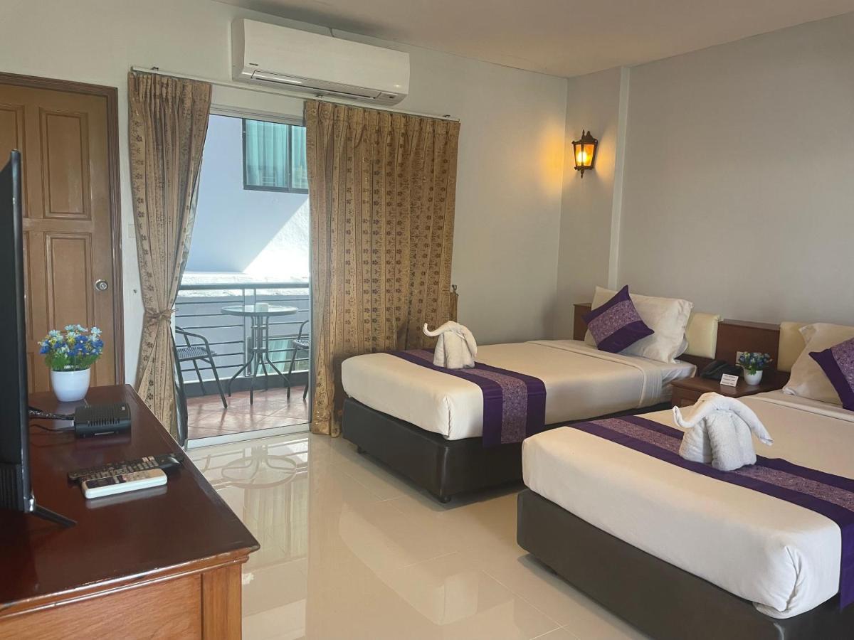 Embryo Hotel Pattaya Buitenkant foto